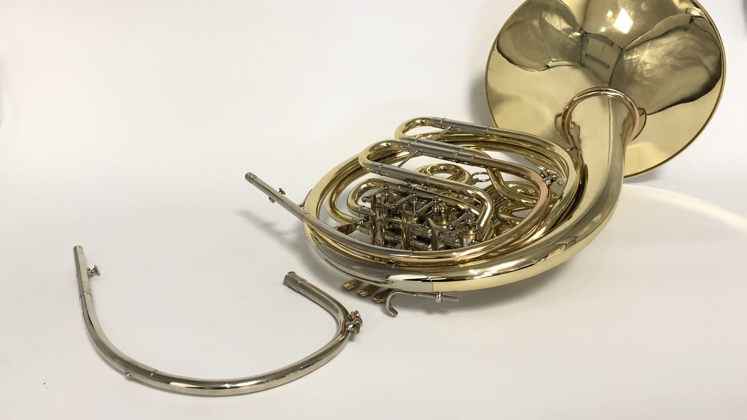 Horn mit auswechselbarem Mundrohr