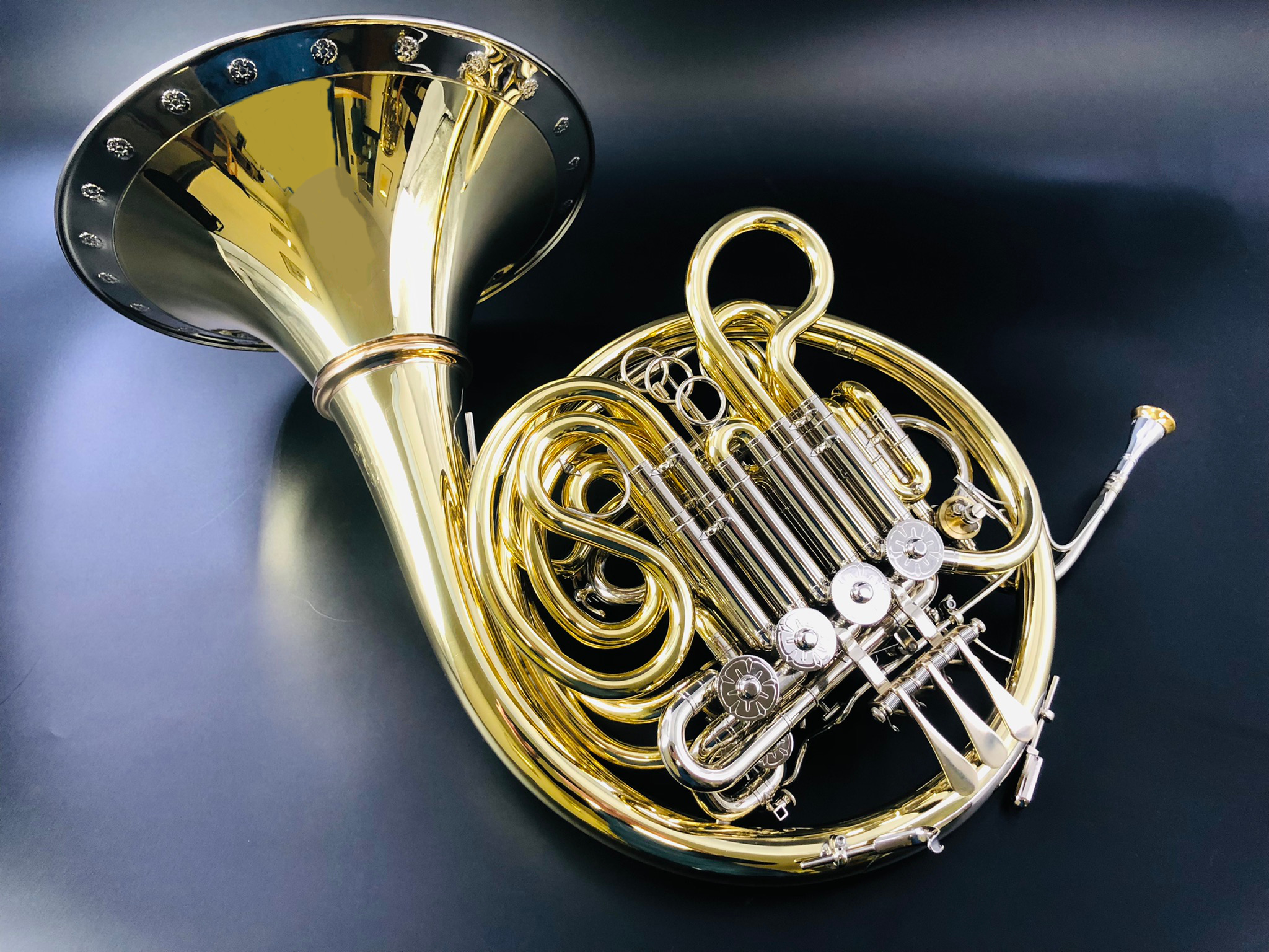 Triple store french horn